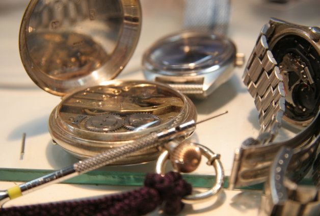 時計宝石眼鏡の水上 時計修理・電池交換価格表